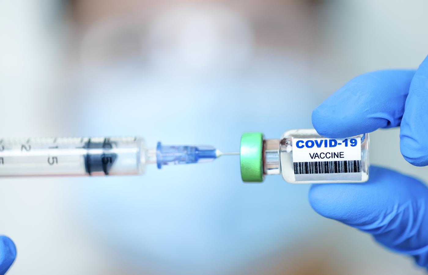 Autorzy strategii w pierwszej wersji również zagalopowali się z informacją, że szczepienia przeciwko covid będą wykonywać wszyscy lekarze z prawem wykonywania zawodu.