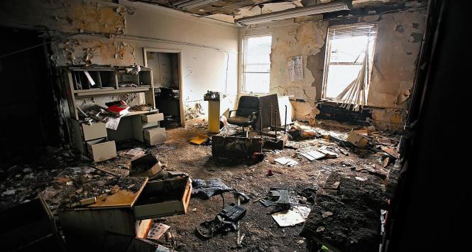 Opuszczone budynki przesukują miejscy odkrywcy (urban explorers). Na archeologów przyjdzie czas, gdy sie zawalą.