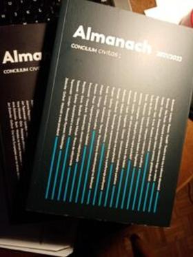Tekstów jest 20 i są one samoistnymi rozprawami biegnącymi w różne strony, często wprost dotyczą Polski, nieraz mają charakter bardziej uniwersalny.