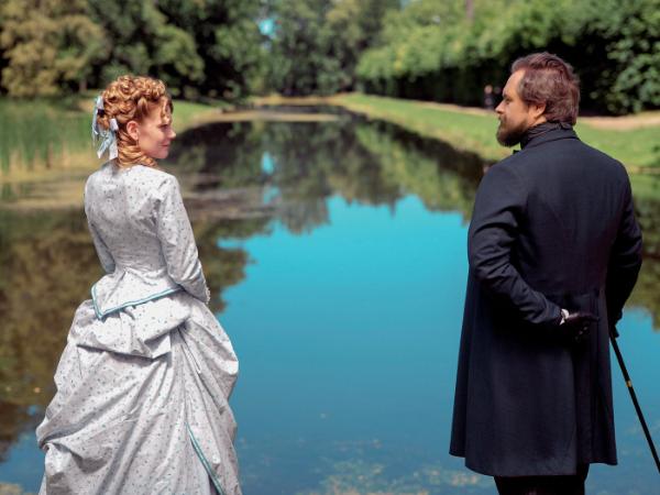 Sandra Drzymalska jako Izabela Łęcka i Tomasz Schuchardt jako Stanisław Wokulski w serialu Netflixa