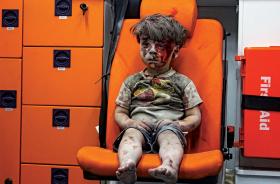 Omran Daknisz ocalały z Aleppo