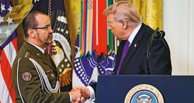 Kapitan Karol Cierpica u Donalda Trumpa w Białym Domu, 2 marca br.