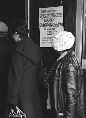 Dla większości zostają znów kolejki i kartki…