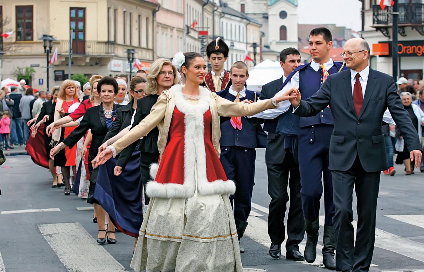 Prezydent Żuk w pierwszej parze poloneza, 3 maja 2013 r.