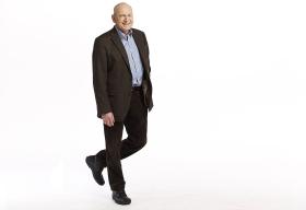 Pozostał czynny, aktywny, energiczny niemal do ostatnich chwil życia. Czytaj więcej o Jacku Mojkowskim.