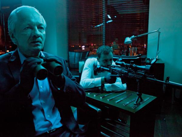 Krzysztof Stroiński w roli zabójcy, którego wspomaga wyrzucony z wojska snajper (Marcin Kowalczyk).