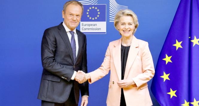 Donald Tusk i Ursula von der Leyen w Brukseli. 25 października 2023 r.