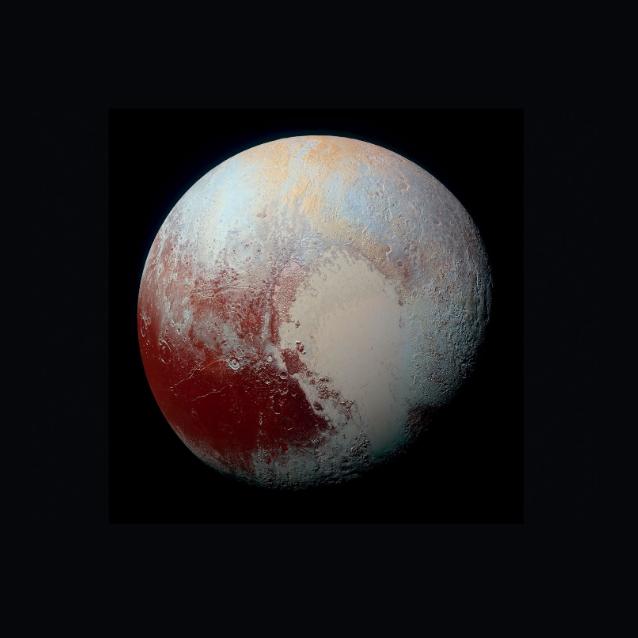 Pluton z odległości 450 tys. km w obiektywie kamery na New Horizons.