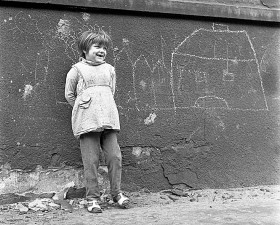 Kawałek kredy i całe światy na ścianie górnośląskiego podwórka. 1974.