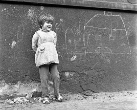 Kawałek kredy i całe światy na ścianie górnośląskiego podwórka. 1974.