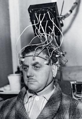 Pierwsze badania EEG (elektroencefalografia), mierzące elektryczną aktywność mózgu, wprowadzono pod koniec lat 20. XX w.