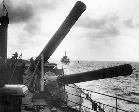 Wieża artylerii głównej krążownika Hood z działami 381 mm.