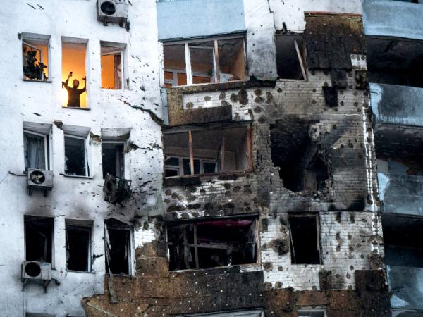 Po rosyjskim ataku na budynki mieszkalne w Kijowie, 9 stycznia 2026 r. 