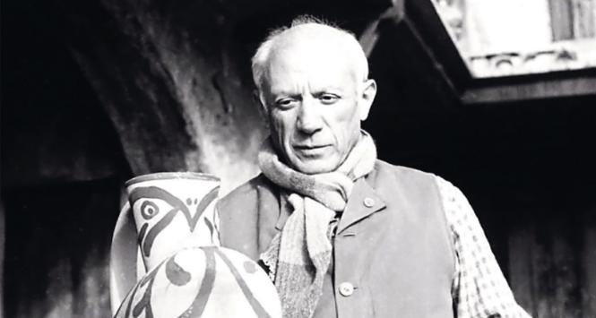 Pablo Picasso w okresie fascynacji ceramiką (1950).