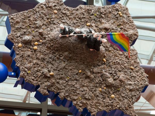 Polska według czeskiego artysty Davida Cernego – fragment instalacji „Entropa”