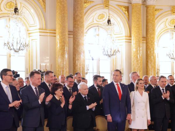 Karol Nawrocki odbiera zaświadczenie o wygranych wyborach