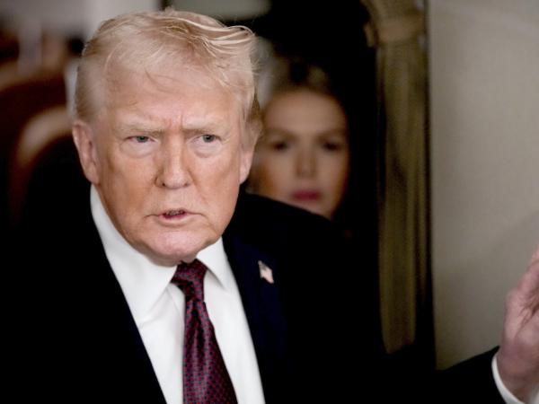 Donald Trump na pokładzie Air Force One, 11 stycznia 2026 r.