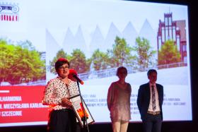 A tu autorzy projektu Filharmonii im. M. Karłowicza w Szczecinie, obsypanej w tym roku licznymi wyróżnieniami. Tylko ostatnio: nagrodą Miesa van der Rohe, Oscarem w dziedzinie architektury. W imieniu Barrozzi/Veiga nagrodę odebrała Agnieszka Samsel.