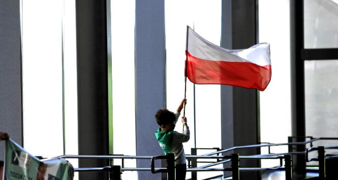 Na kilkadziesiąt godzin przed wyborami wiadomo, że Polacy chcą zmiany. Wiadomo również, że o wyniku wyborów przesądzą wyborcy niezdecydowani.