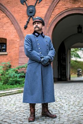 Borys Szyc jako Józef Piłsudski.