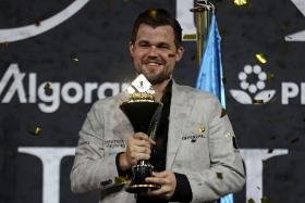 Magnus Carlsen wygrał mecz po 11. partiach z wynikiem 7,5 do 3,5.