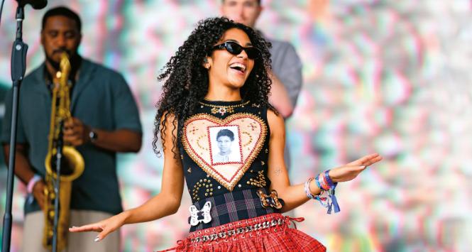 Olivia Dean na festiwalu Glastonbury