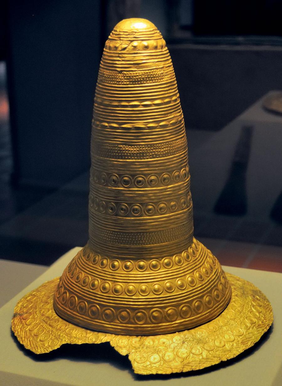 Złote ­kapelusze, tak jak ten z Schifferstadt z 1400 r. p.n.e., najprawdopodobniej wykorzystywano do obrzędów religijnych.