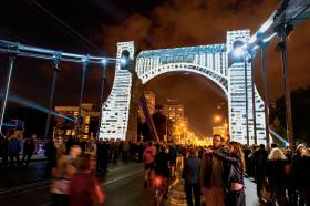 Instalacja „Fuzja Marzeń” na Moście Grunwaldzkim.