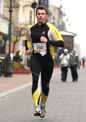 Od kilku lat w biegach ulicznych startuje Wojciech Olejniczak, były szef SLD, dziś europoseł tej partii.