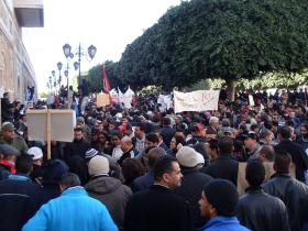 Arabska wiosna zaczęła się w 2011 r. nie od starć na tle historyczno-religijnym, lecz od żądania reform politycznych. Na zdjęciu protesty w Tunezji. Styczeń 2011 r.
