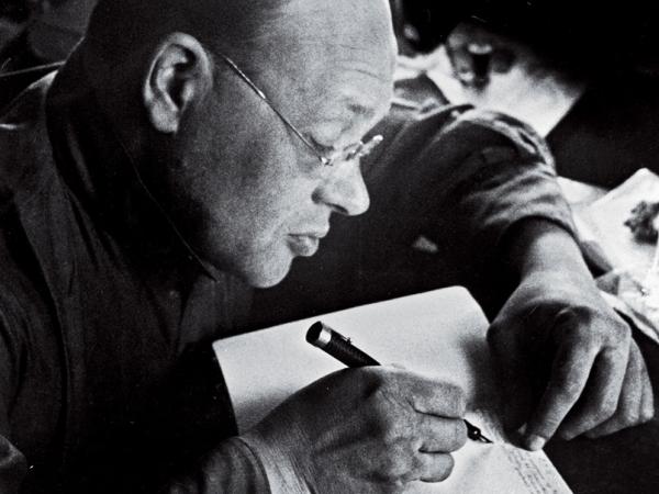 Izaak Babel przy pracy