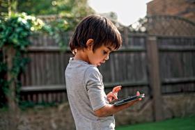 Czasami gołym okiem widać, że pieniądze wydaje się nie na to, co naprawdę służy dziecku.