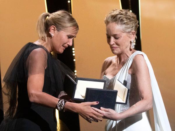 Julia Ducournau otrzymuje Złotą Palmę z rąk Sharon Stone. Festiwal Filmowy Cannes 2021
