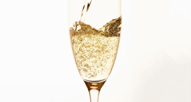 Prosecco sprzedaje się teraz już ponad dwa razy więcej niż szampana (640 mln butelek).