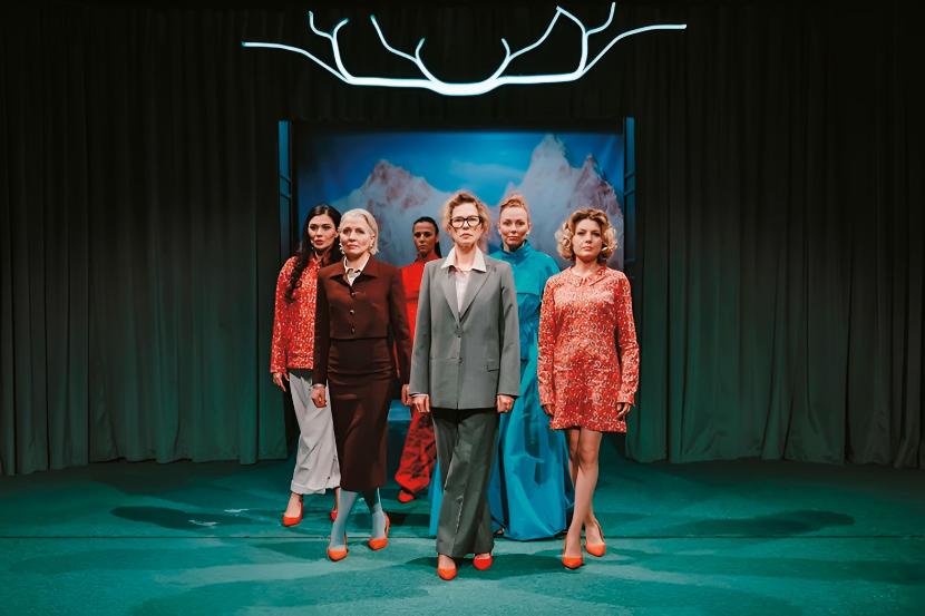 Spektakl Klaudii Gębskiej jest dyskusją z głośnym esejem Rebekki Solnit.