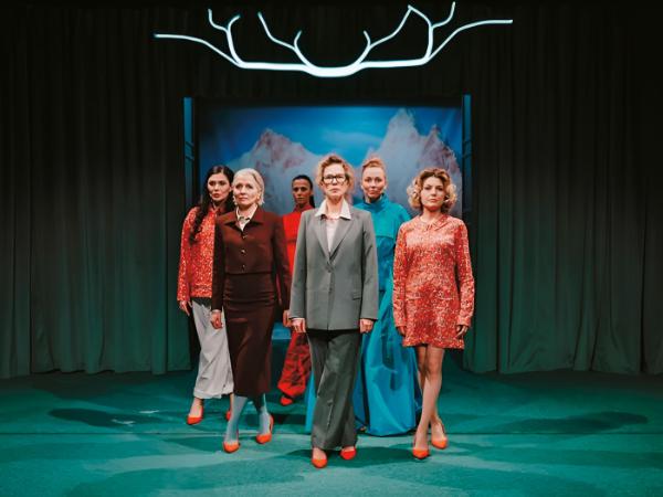 Spektakl Klaudii Gębskiej jest dyskusją z głośnym esejem Rebekki Solnit.