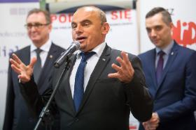 Na pierwszym planie: Alfred Bujara, przewodniczący sekcji krajowej pracowników handlu NSZZ Solidarność.