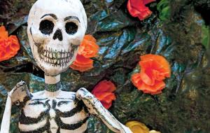 Kościotrupy z papier mache są obowiązkowym rekwizytem podczas obchodzonych w Meksyku świąt Dias de los Muertos.