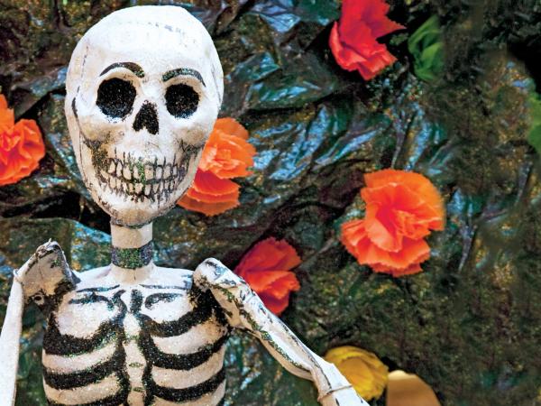 Kościotrupy z papier mache są obowiązkowym rekwizytem podczas obchodzonych w Meksyku świąt Dias de los Muertos.