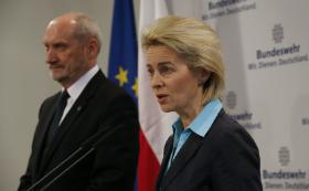 Jackek Najder: Spotkanie ministra Macierewicza ze swoją niemiecką odpowiedniczką Ursulą von der Leyen było katastrofalne, doprowadziło do załamania polsko-niemieckiej współpracy wojskowej.