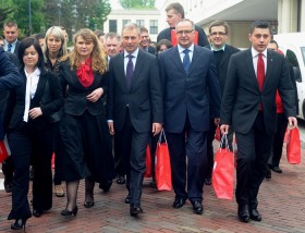 Z torbami poszedł także Grzegorz Napieralski, dzięki pomocy licznych przyjaciół.