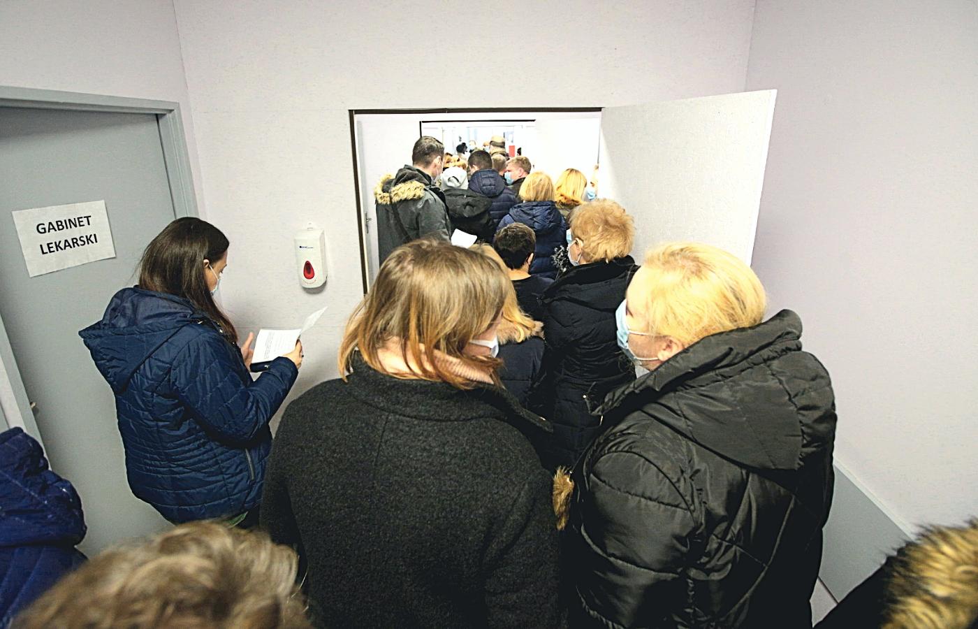 Szczepienia nauczycieli przeciw covid-19 w Kielcach