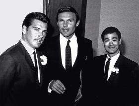 Bruce Lee z uczniami - Vanem Williamsem i Adamem Westem