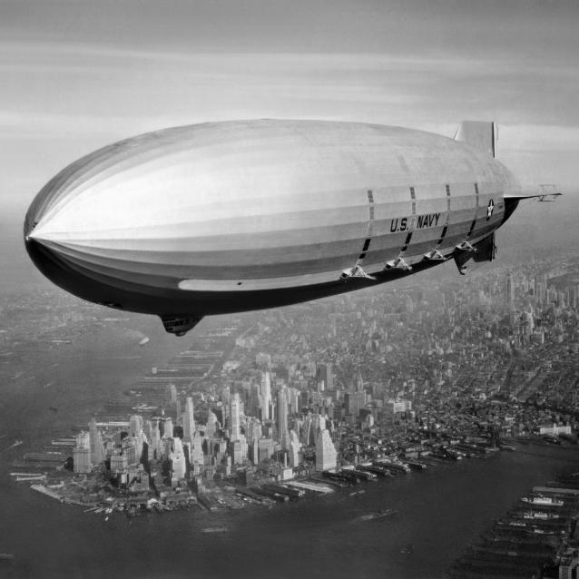 USS Macon, siostrzany statek USS Akron, nad Nowym Jorkiem, ok. 1933 r.