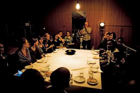 Spotkanie-spektakl w kawiarni Stół Powszechny w Teatrze Powszechnym