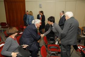 Red. Ewa Wilk wita debiutującego w roli jurora prof. Andrzeja Gospodarowicza, oceniającego w tym roku zgłoszenia z ekonomii i zarządzania.