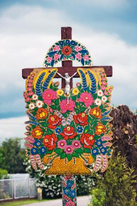 Przystrojony krzyż, Zalipie k. Tarnowa.