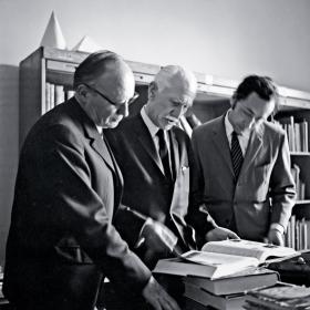 Polscy badacze Palmyry –  prof. Kazimierz Michałowski (w środku) i prof. Michał Gawlikowski (z prawej); lata 70. XX w.