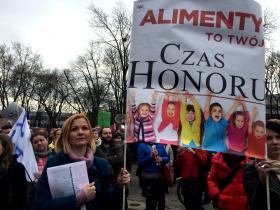 Manifa solidarna z samotnymi matkami, które nie mogą wyegzekwować alimentów od byłych partnerów.