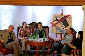 Budzący emocje panel o popkulturze Dwudziestolecia. Od prawej: dr Agata Szydłowska, Jan Emil Młynarski, Bartek Chaciński (POLITYKA), Michał Pieńkowski i dr Adam Rusek.